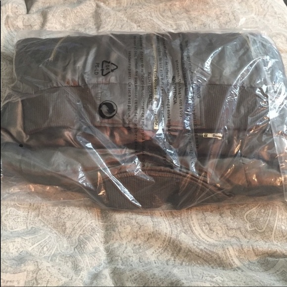 PM EDITOR PICK/HP! ARMY GREEN PUFFER BOMBER JACKET - Picture 5 of 8